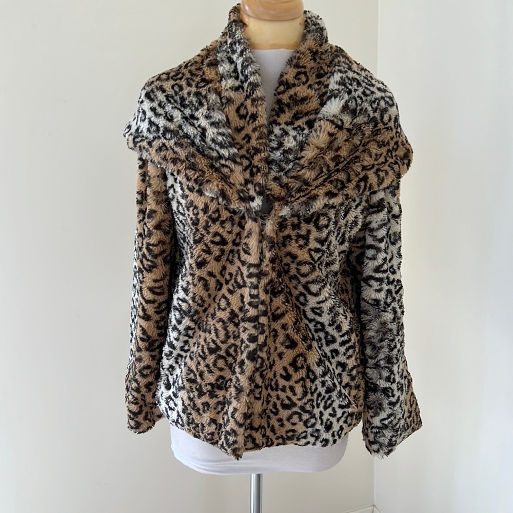 Alice and Olivia medium fair fur leopard thick and soft jacket.